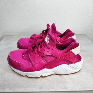 Nike Air Huarache Run *Women's size 7, color: 'Sport Fuchsia Gum'